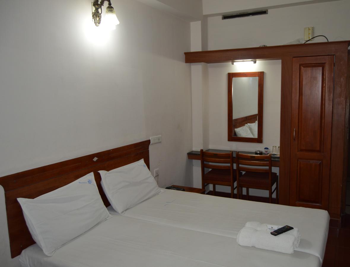 Hotel Shalimar Metro à Kochi Extérieur photo
