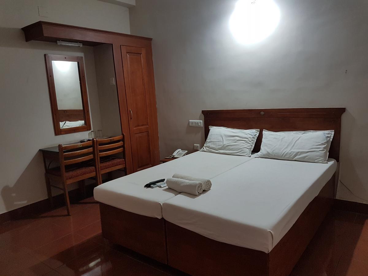 Hotel Shalimar Metro à Kochi Extérieur photo