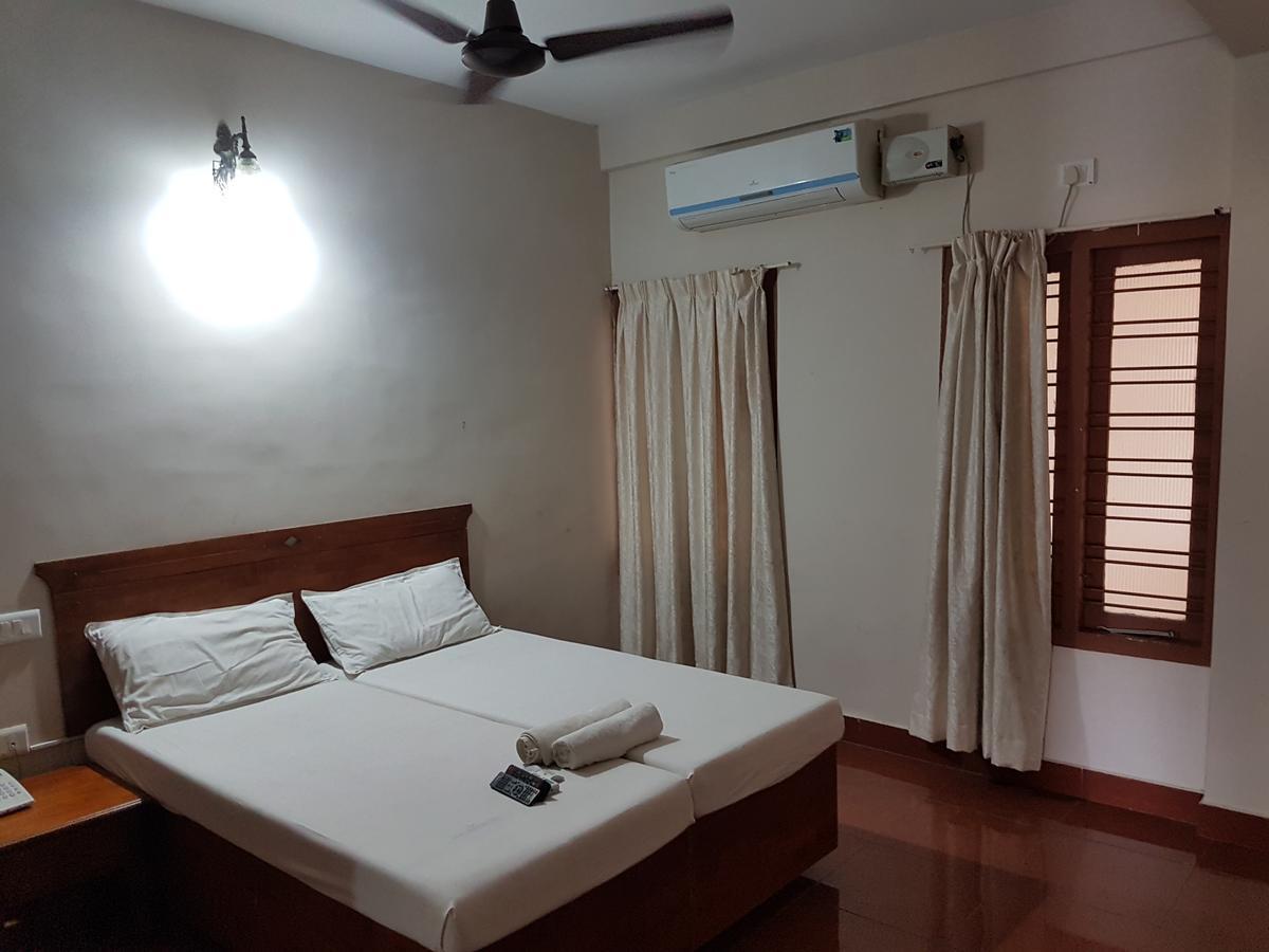 Hotel Shalimar Metro à Kochi Extérieur photo